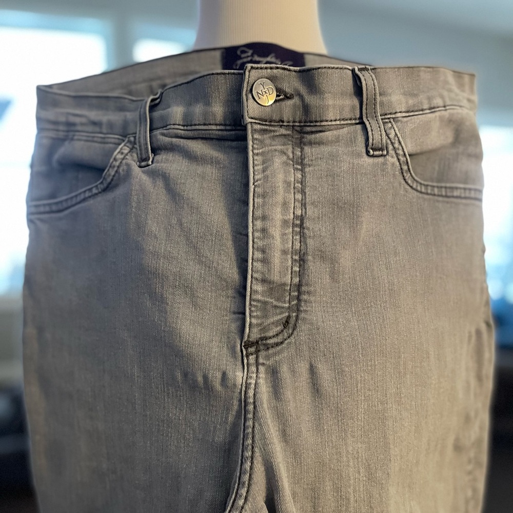 NYDJ light grey straight leg jeans - N4000